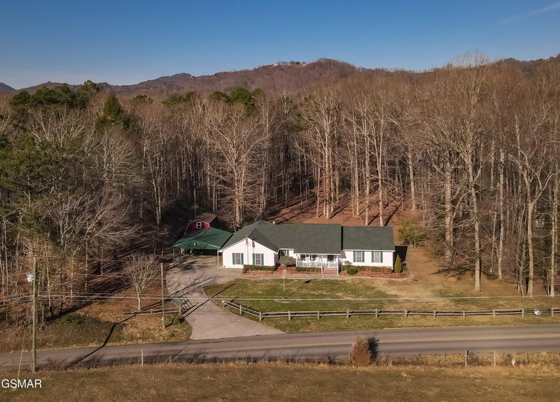 2120 Little Cove Rd, Sevierville, TN 37862