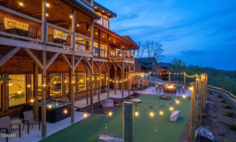 2324 Mimosa Dr, Sevierville, TN 37862