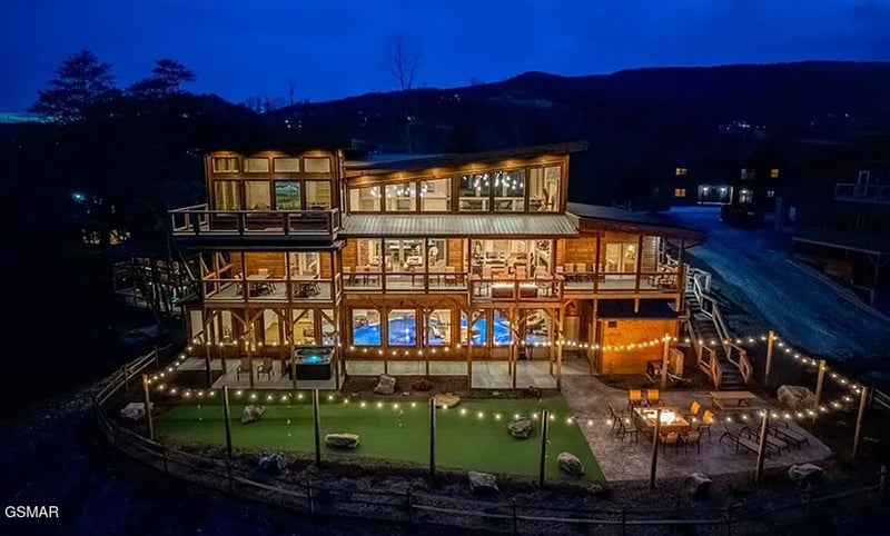 2324 Mimosa Dr, Sevierville, TN 37862