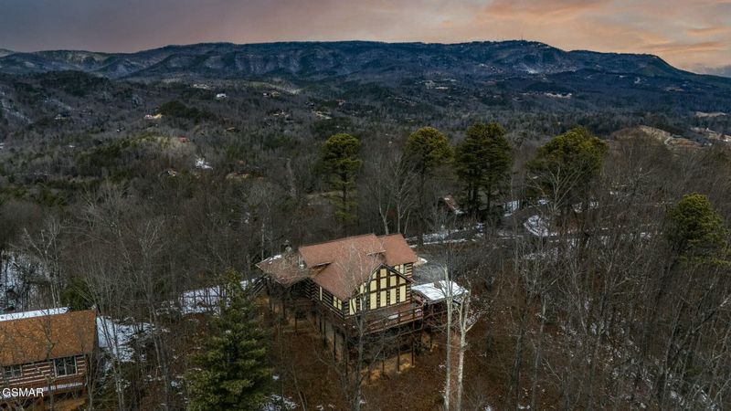 3013 Hatcher Top Rd, Sevierville, TN 37862