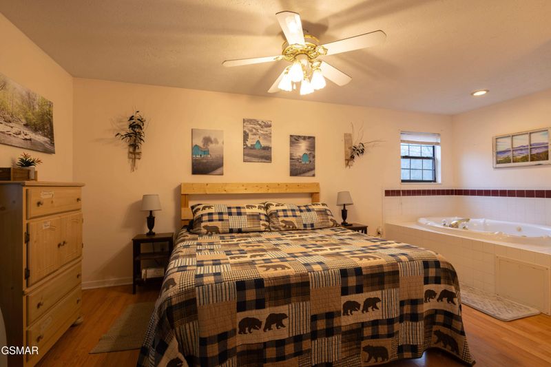 1709 Walker Trl, Sevierville, TN 37876