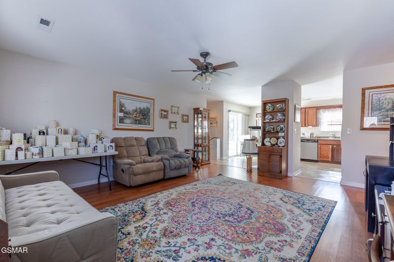 1116 Mary Kay Dr, Sevierville, TN 37862