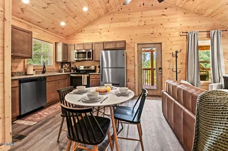 2103 Bluff Ridge Rd, Sevierville, TN 37876
