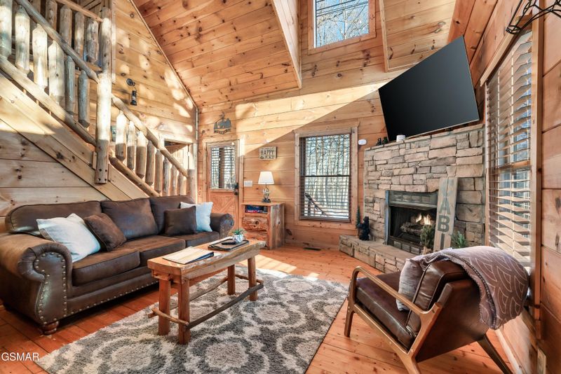 1517 Ginnys Trl, Sevierville, TN 37876