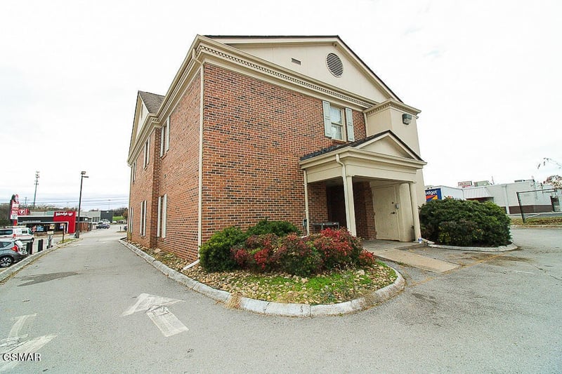 330 N Cedar Bluff Rd, Knoxville, TN 37923