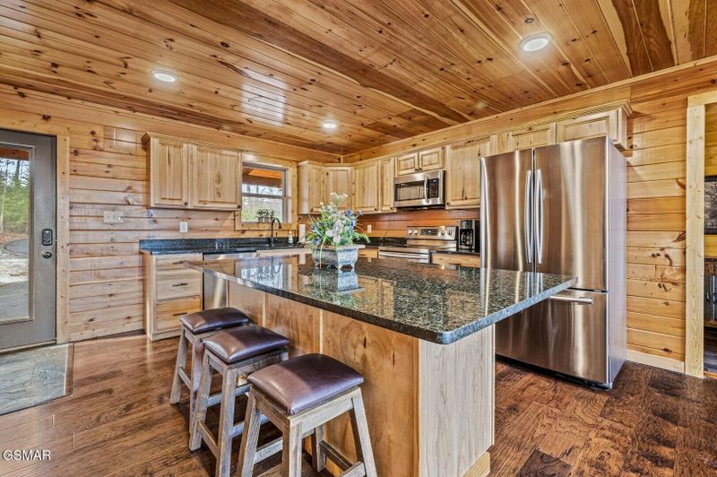 2420 Rainbow Falls Ln, Sevierville, TN 37862