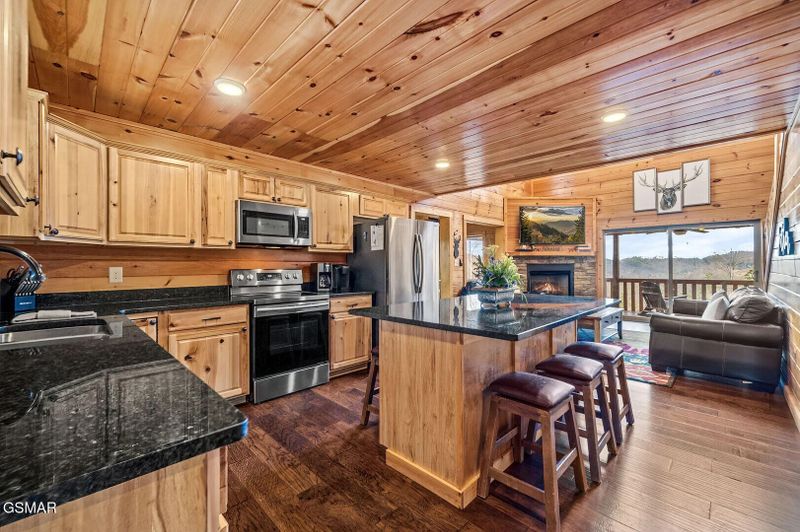 2420 Rainbow Falls Ln, Sevierville, TN 37862
