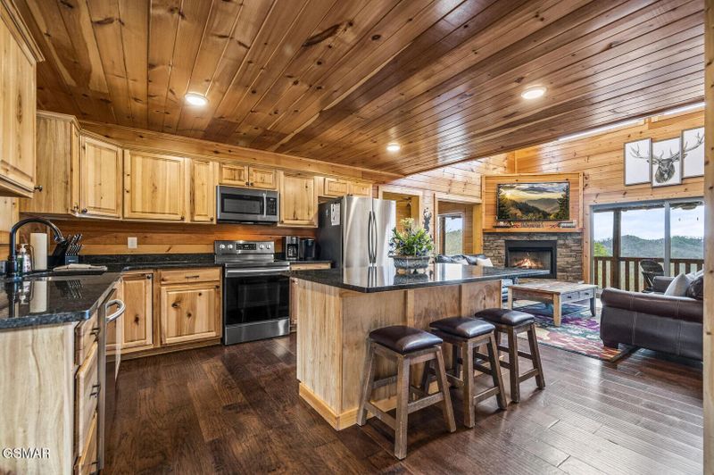 2420 Rainbow Falls Ln, Sevierville, TN 37862