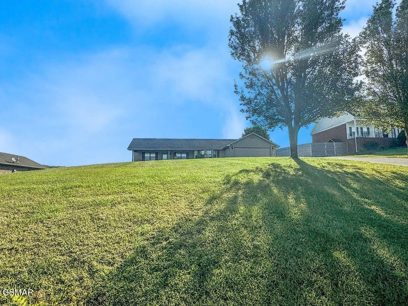 1439 River Run Cir, Sevierville, TN 37876