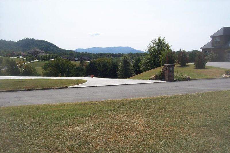 1409 Robert Ridge Rd, Sevierville, TN 37862
