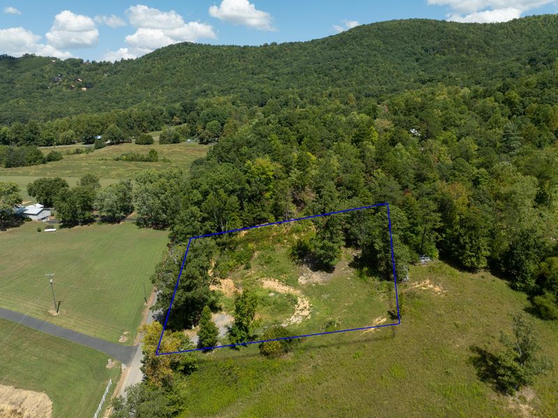 2773 Clabo Rd, Sevierville, TN 37876