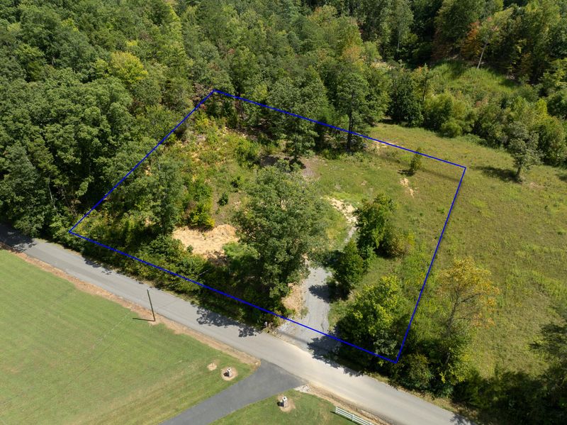 2773 Clabo Rd, Sevierville, TN 37876