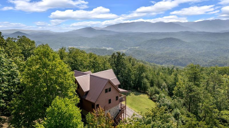 2627 Mountain Blvd, Sevierville, TN 37876