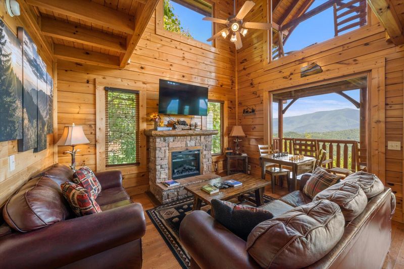 3016 Hickory Lodge Dr, Sevierville, TN 37862