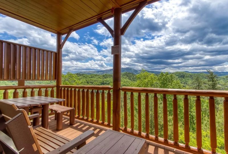 2844 White Oak Ridge Ln, Sevierville, TN 37862