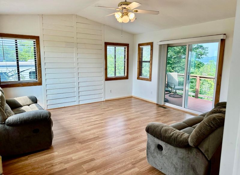 718 Chris Way, Sevierville, TN 37876
