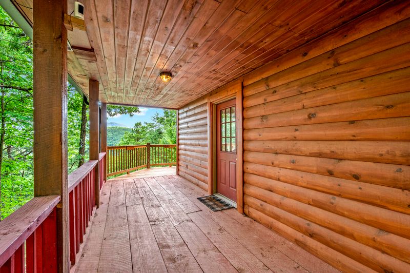 2591 Raccoon Hollow Way, Sevierville, TN 37862