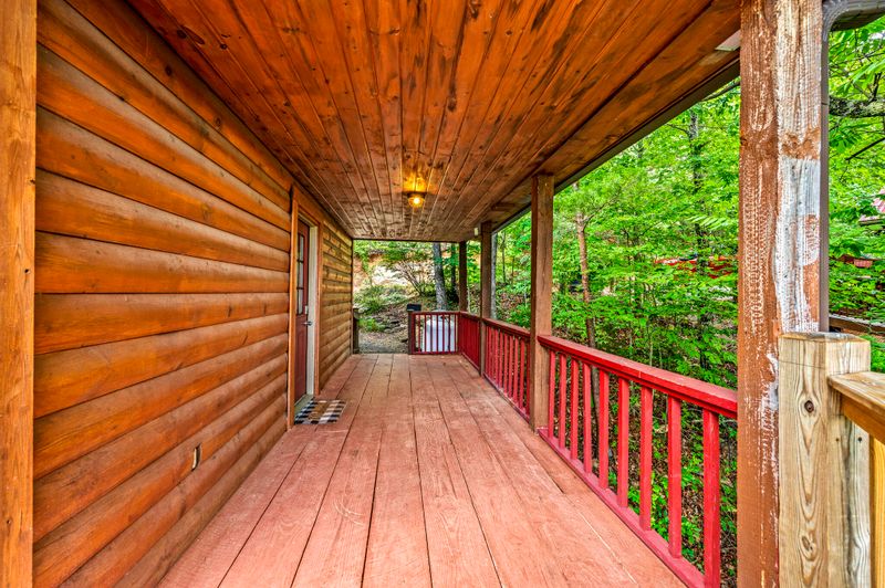 2591 Raccoon Hollow Way, Sevierville, TN 37862