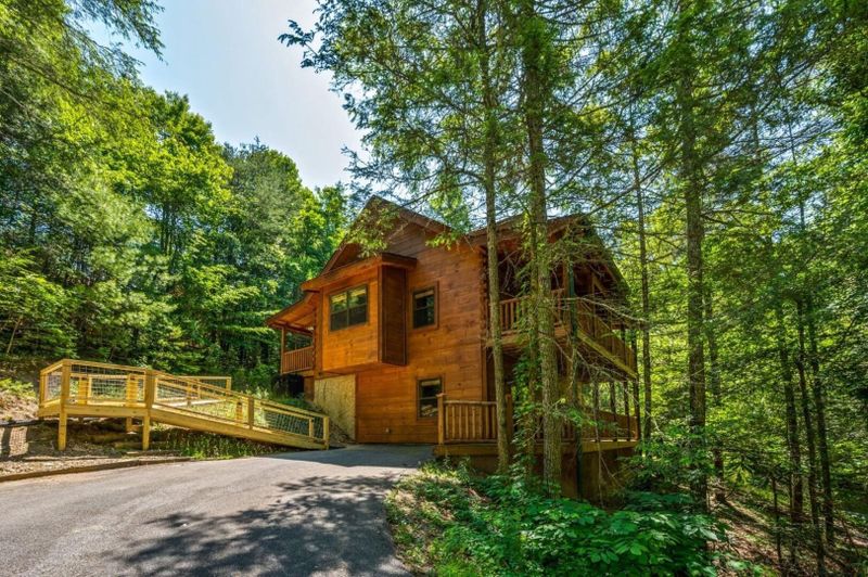 2214 Orchard Trail Way, Sevierville, TN 37862