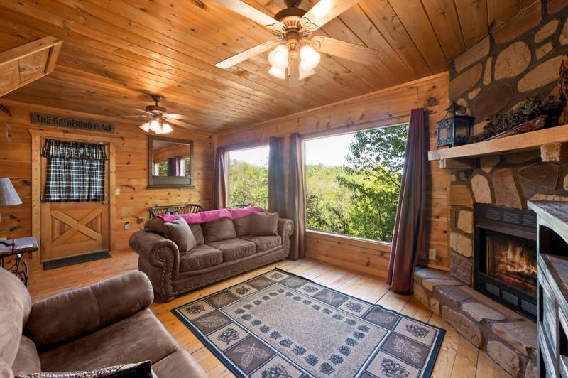 764 Ski View Ln, Sevierville, TN 37876