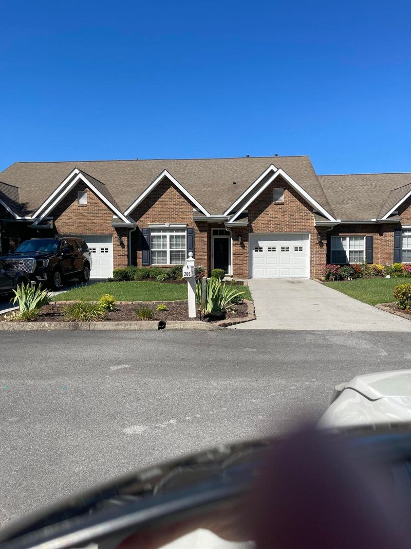 206 River Garden Ct, Sevierville, TN 37862