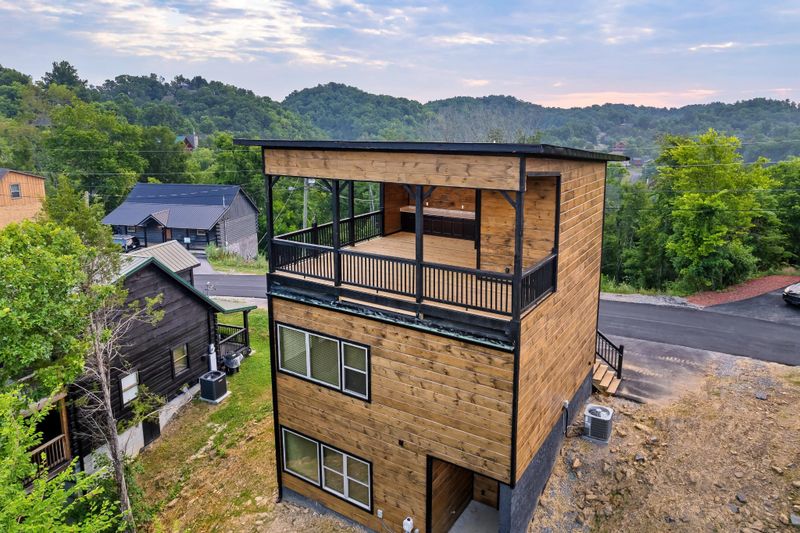 2057 Eagle Feather Dr, Sevierville, TN 37876