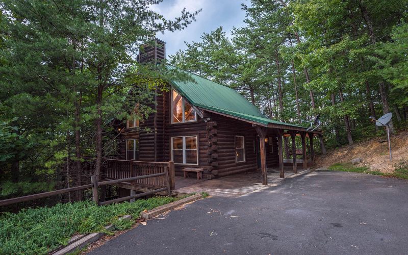 2527 Raccoon Hollow Way, Sevierville, TN 37862