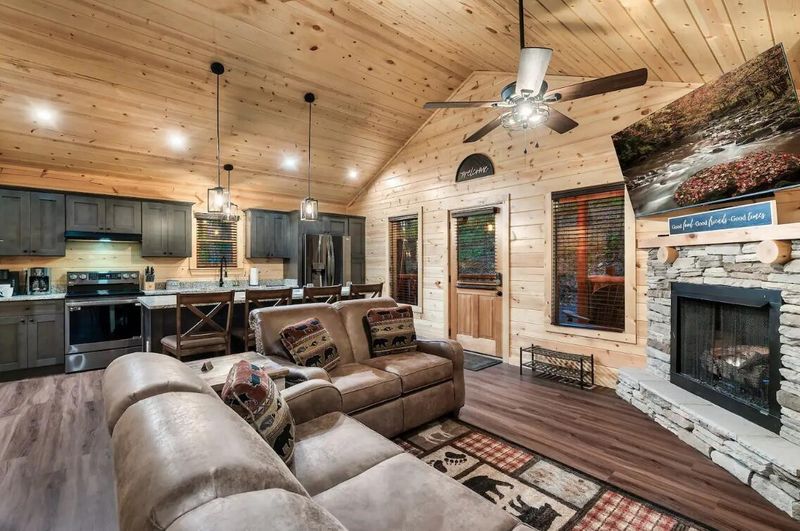 2413 Bobs Ps, Sevierville, TN 37876