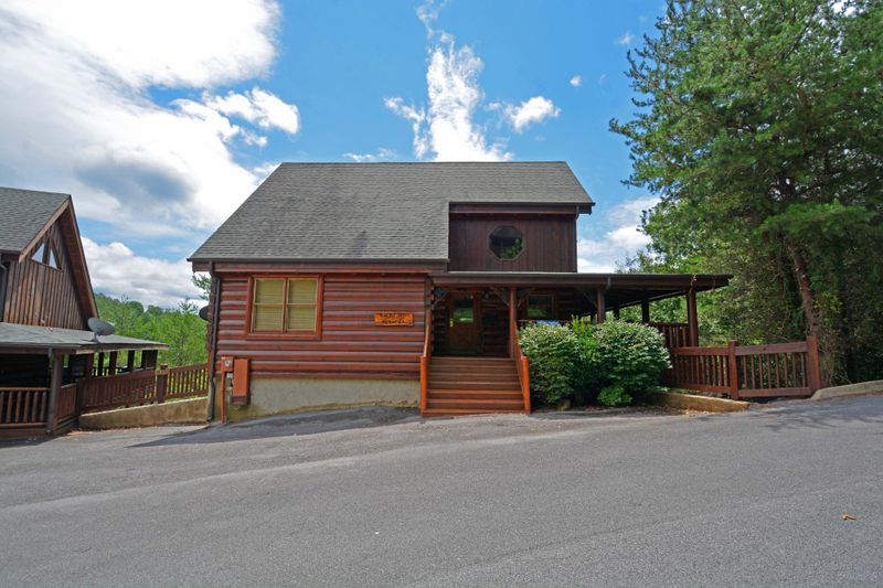 1806 Panther Path Way, Sevierville, TN 37876