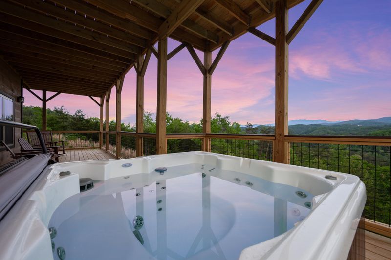 2049 Crown Point Ln, Sevierville, TN 37862