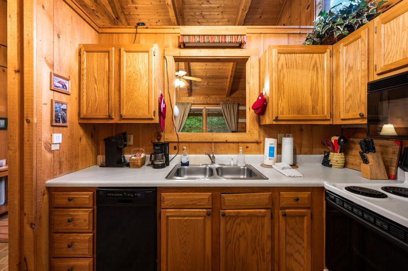 2305 Foxwell Way, Sevierville, TN 37876