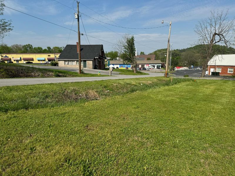 2 Hazel Dr, Sevierville, TN 37862