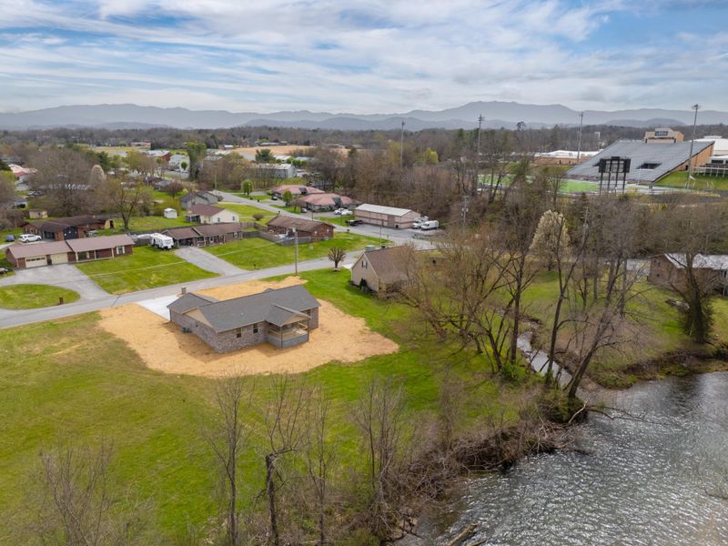 208 Rivers Edge Ln, Sevierville, TN 37862