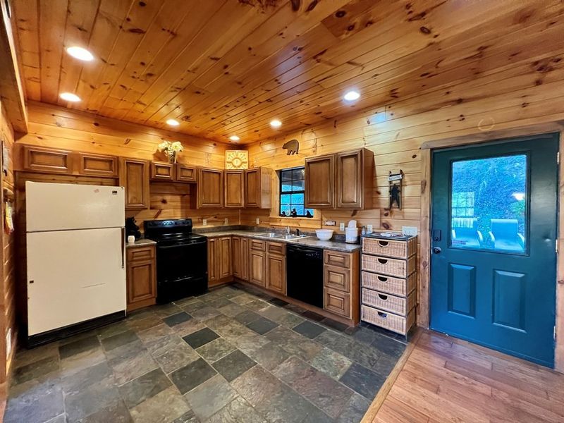 1830 Creek Hollow Way #CABIN2, Sevierville, TN 37876