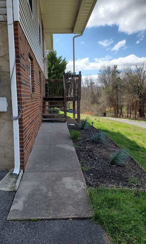 2218 Sand Ct, Sevierville, TN 37876