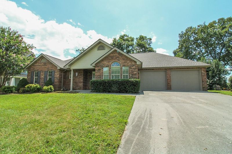 325 Riverdale Dr, Sevierville, TN 37862