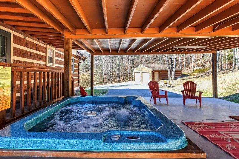 3779 Henry Town Rd, Sevierville, TN 37876