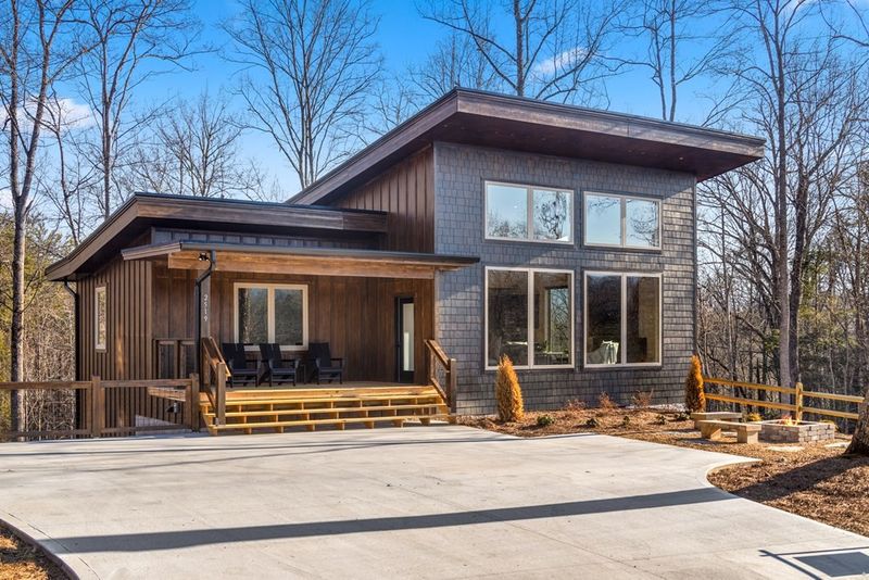 2519 Treehouse Ln, Sevierville, TN 37876