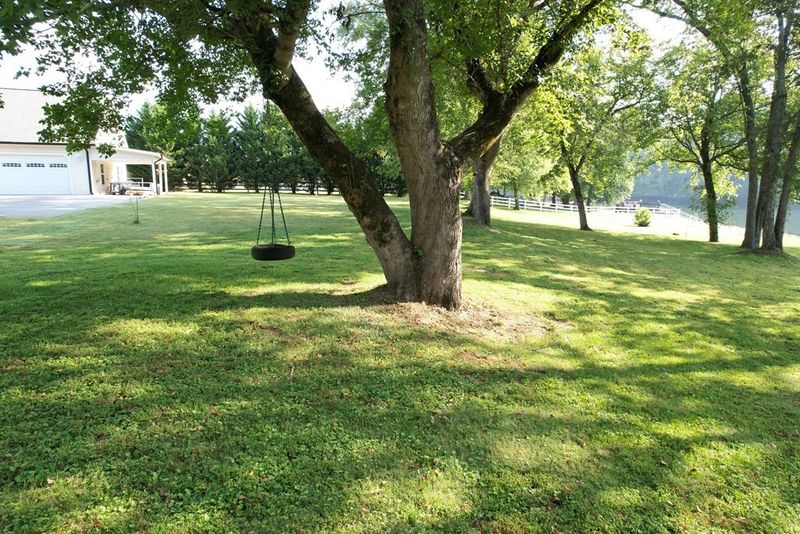 2970 Deep River Dr, Sevierville, TN 37876