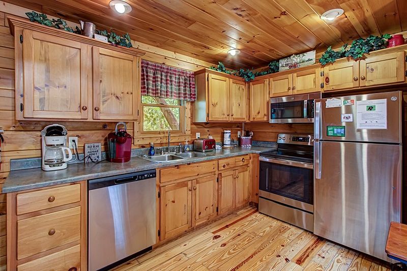 914 E Fir St, Sevierville, TN 37876