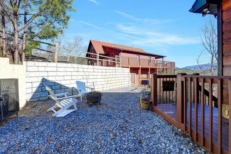 2633 Raccoon Hl, Sevierville, TN 37862