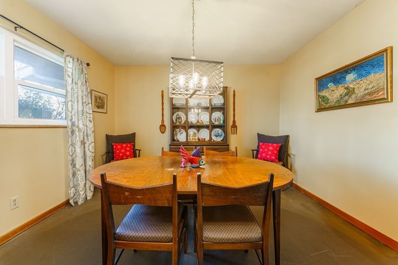 1005 Outer Dr, Oak Ridge, TN 37830