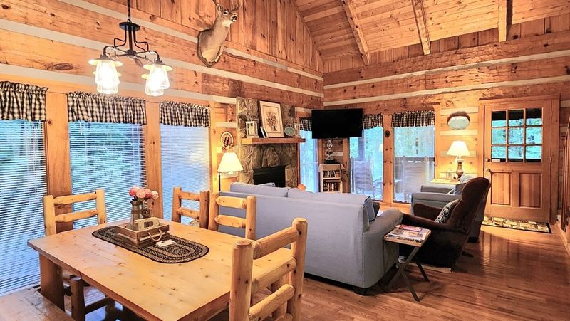 2612 Black Bear Ln, Sevierville, TN 37876