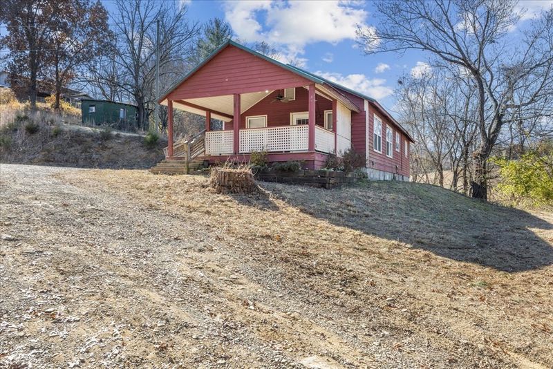 121 Crescent Dr, Sevierville, TN 37862
