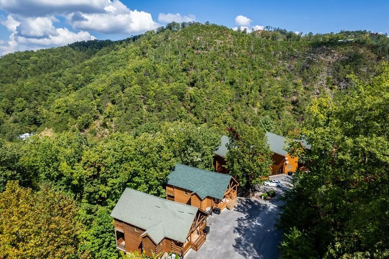 854 Black Bear Cub Way, Sevierville, TN 37862