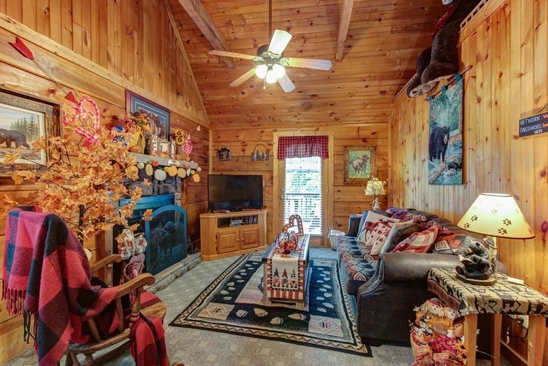 2402 E View Dr, Sevierville, TN 37876