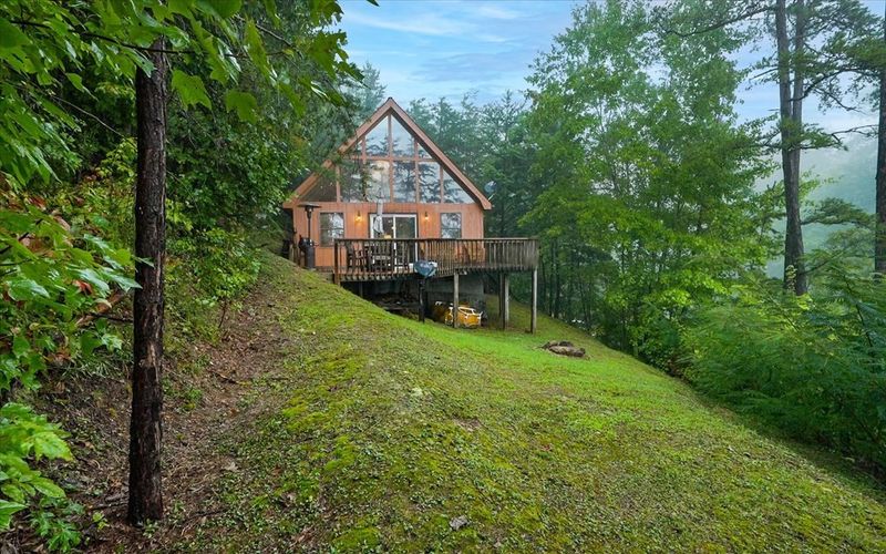 1819 Walker Trl, Sevierville, TN 37876
