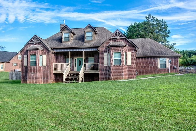1145 Pullen Rd, Sevierville, TN 37862