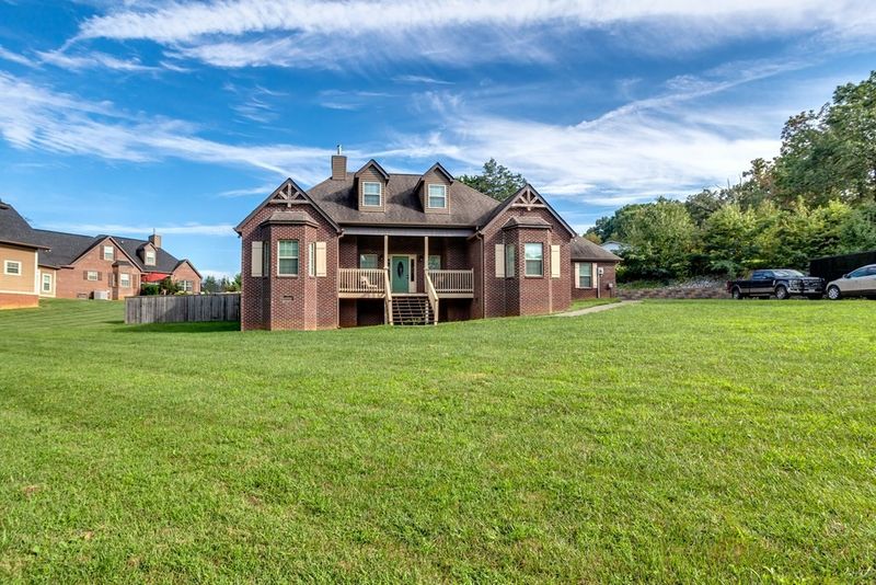 1145 Pullen Rd, Sevierville, TN 37862