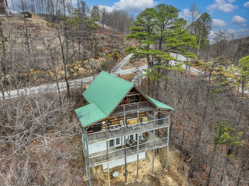 2609 Hatcher Mountain Rd, Sevierville, TN 37862